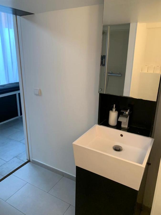 Spacious Bright Split Level Flat In The Fashionable Marais Apartment Paris Bagian luar foto